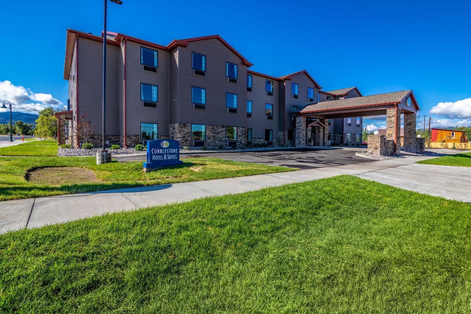 Cobblestone Hotel & Suites