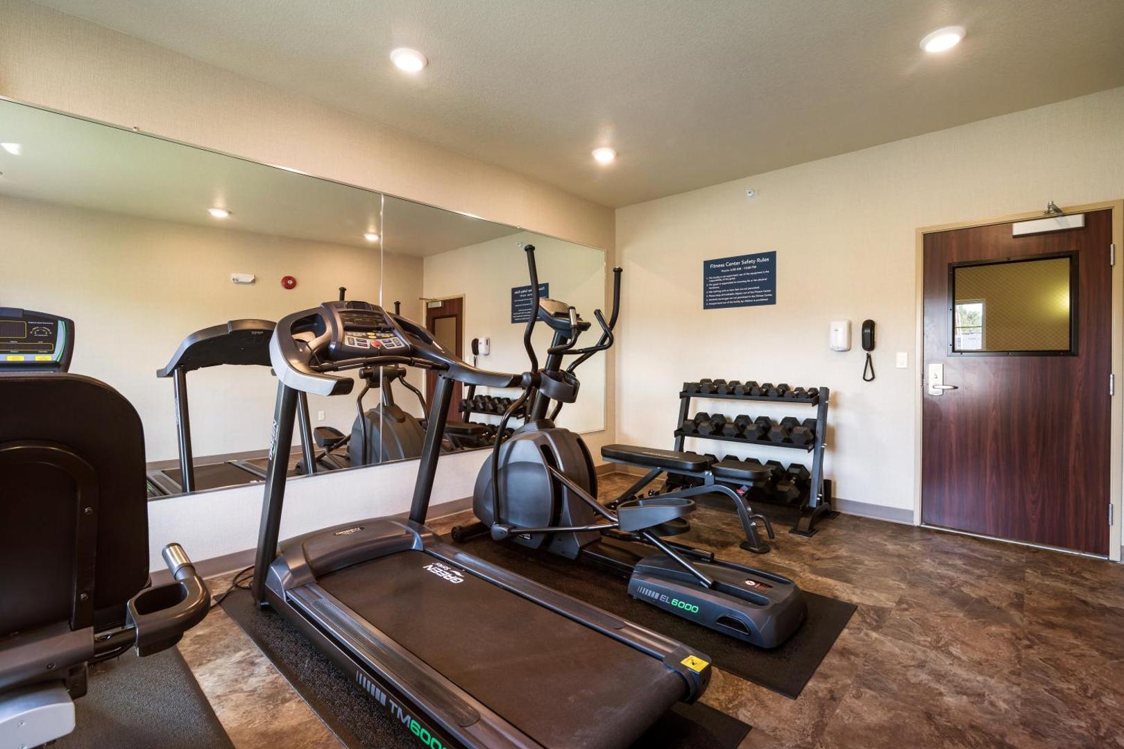 Cobblestone Hotel & Suites