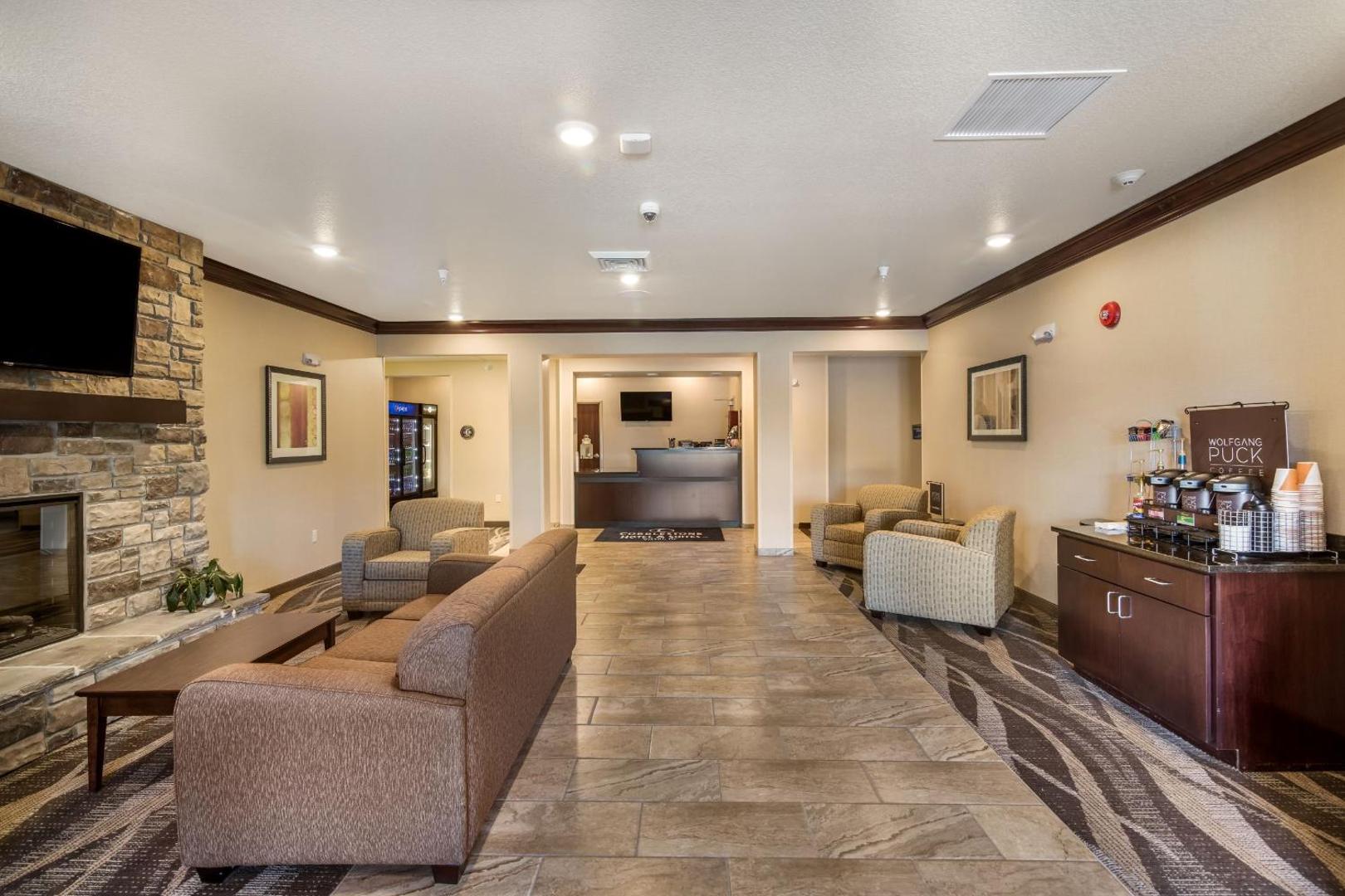 Cobblestone Hotel & Suites