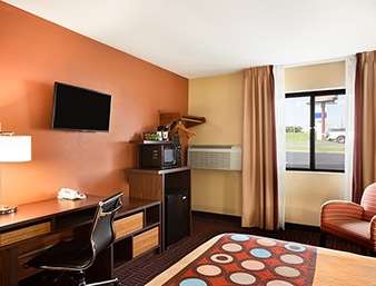 Super 8 by Wyndham Alton