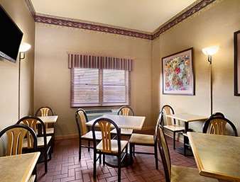 Super 8 by Wyndham Alton