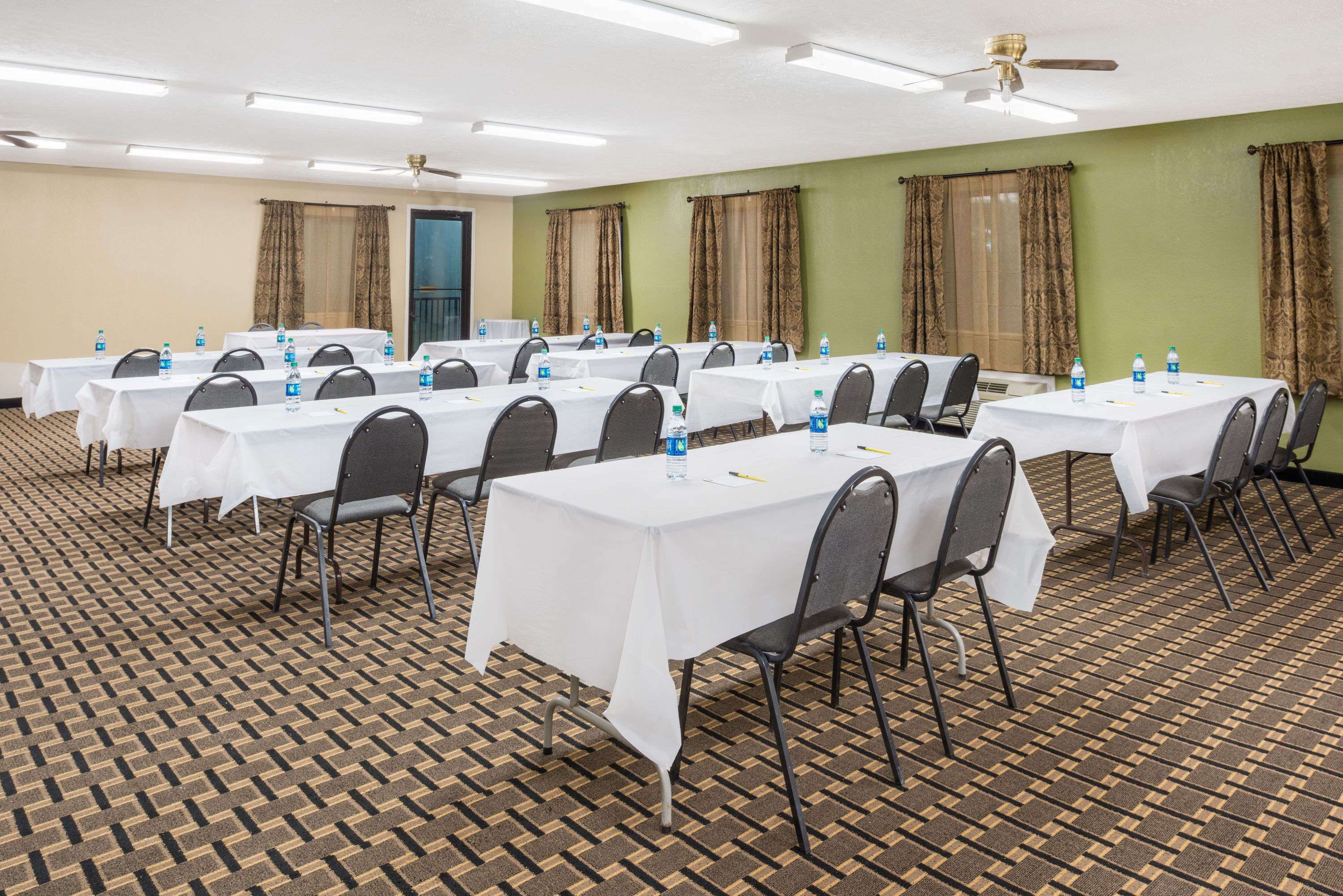 Hotel 7 Inn