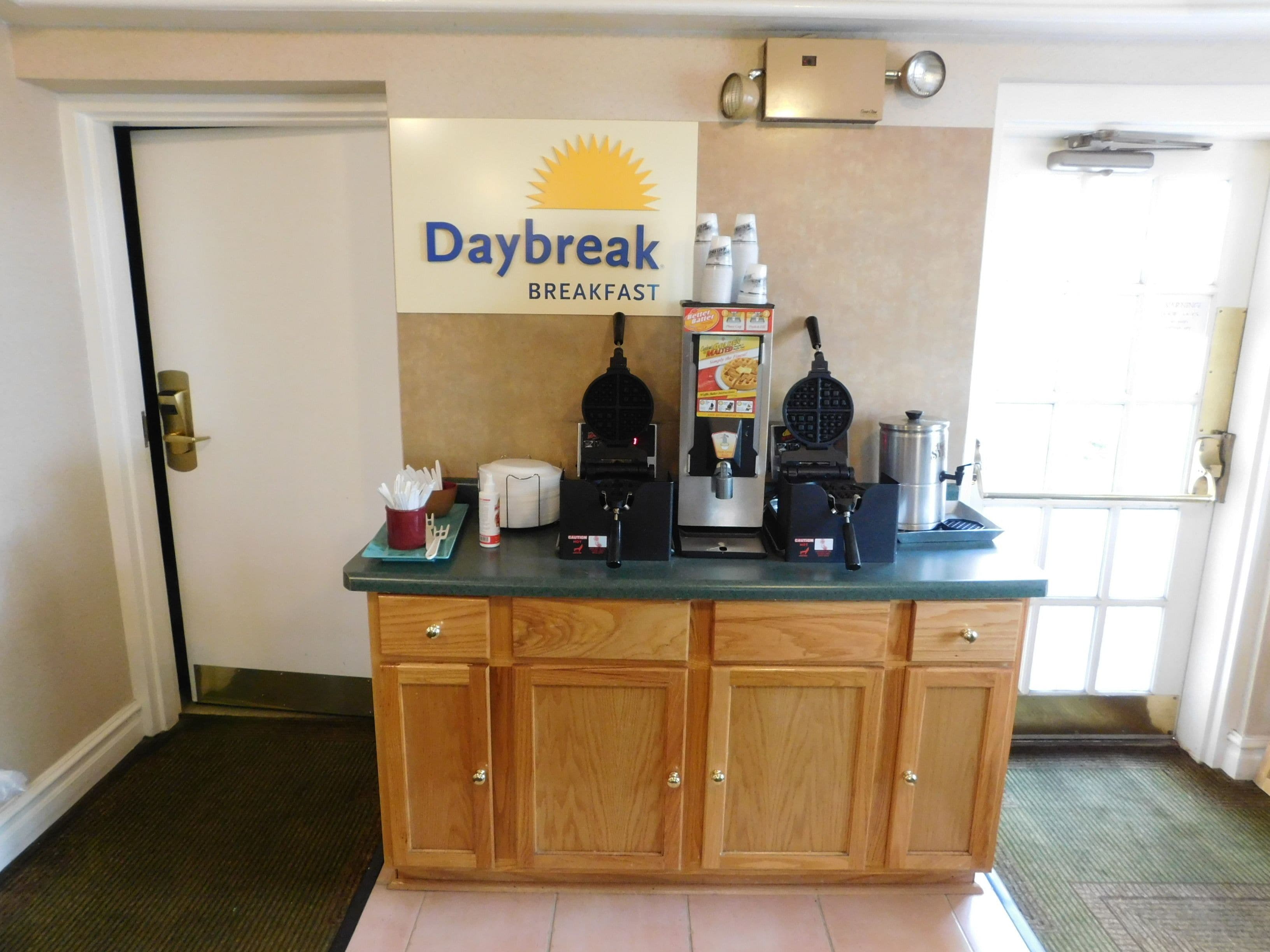 Days Inn & Suites by Wyndham Arlington Heights