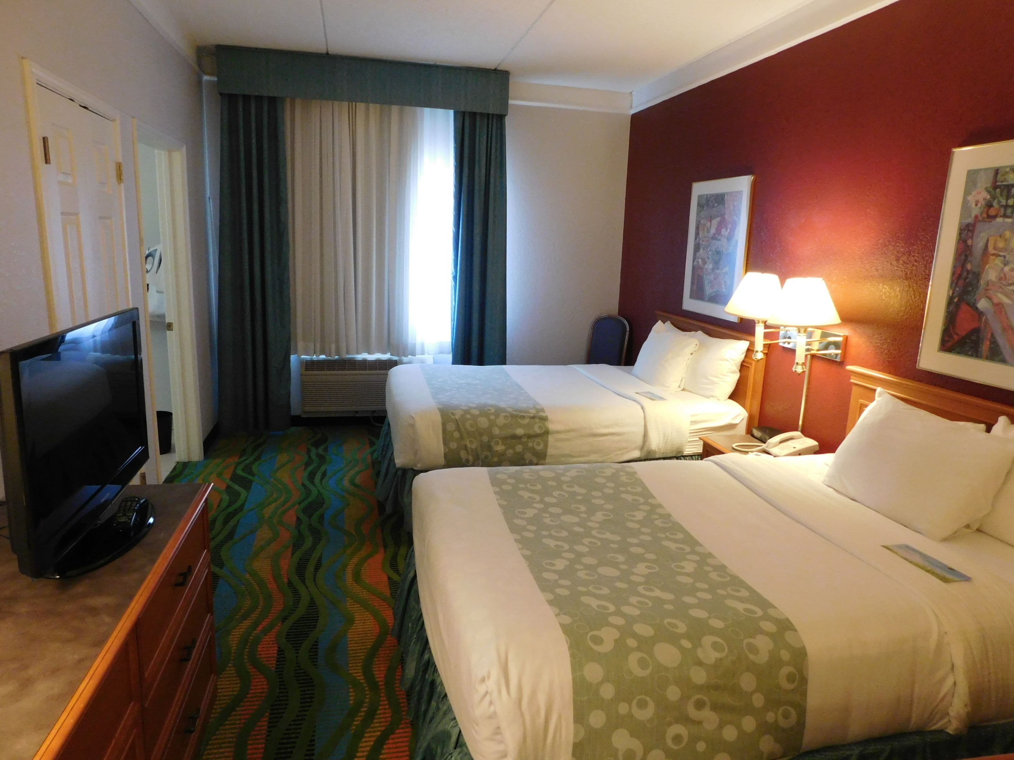 Days Inn & Suites by Wyndham Arlington Heights