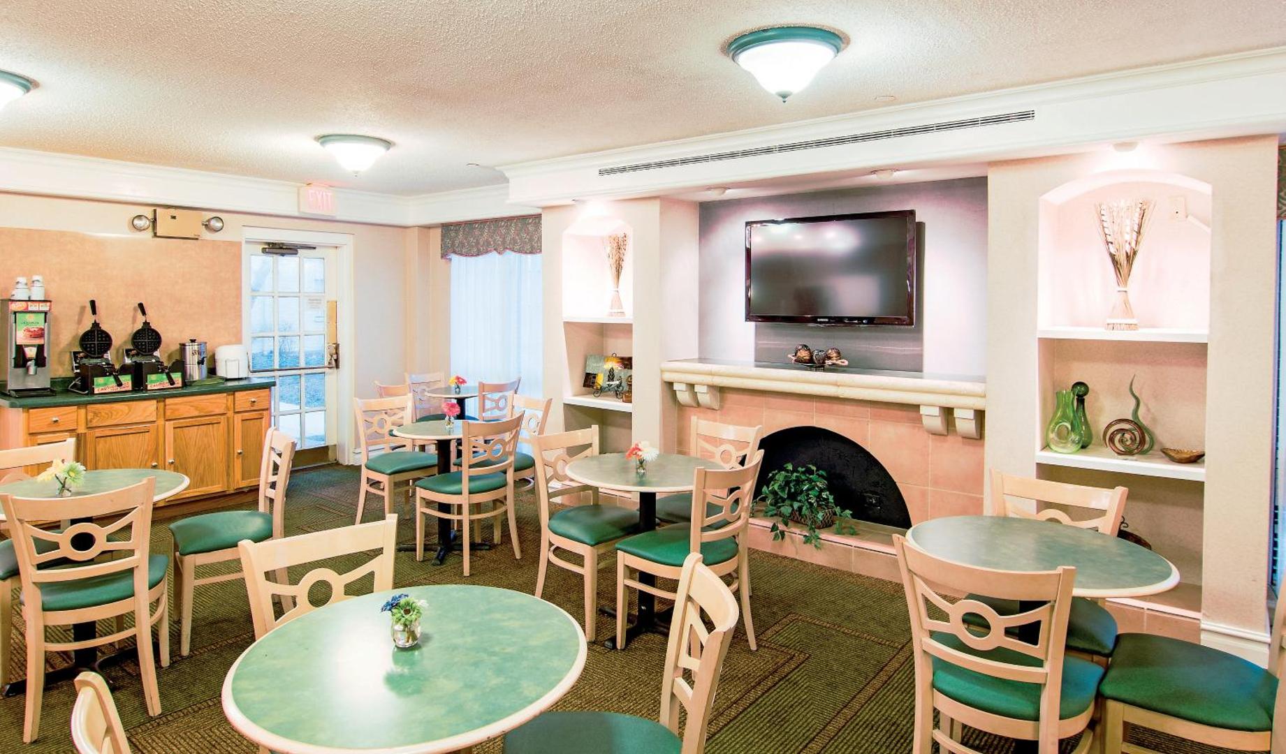 Days Inn & Suites by Wyndham Arlington Heights