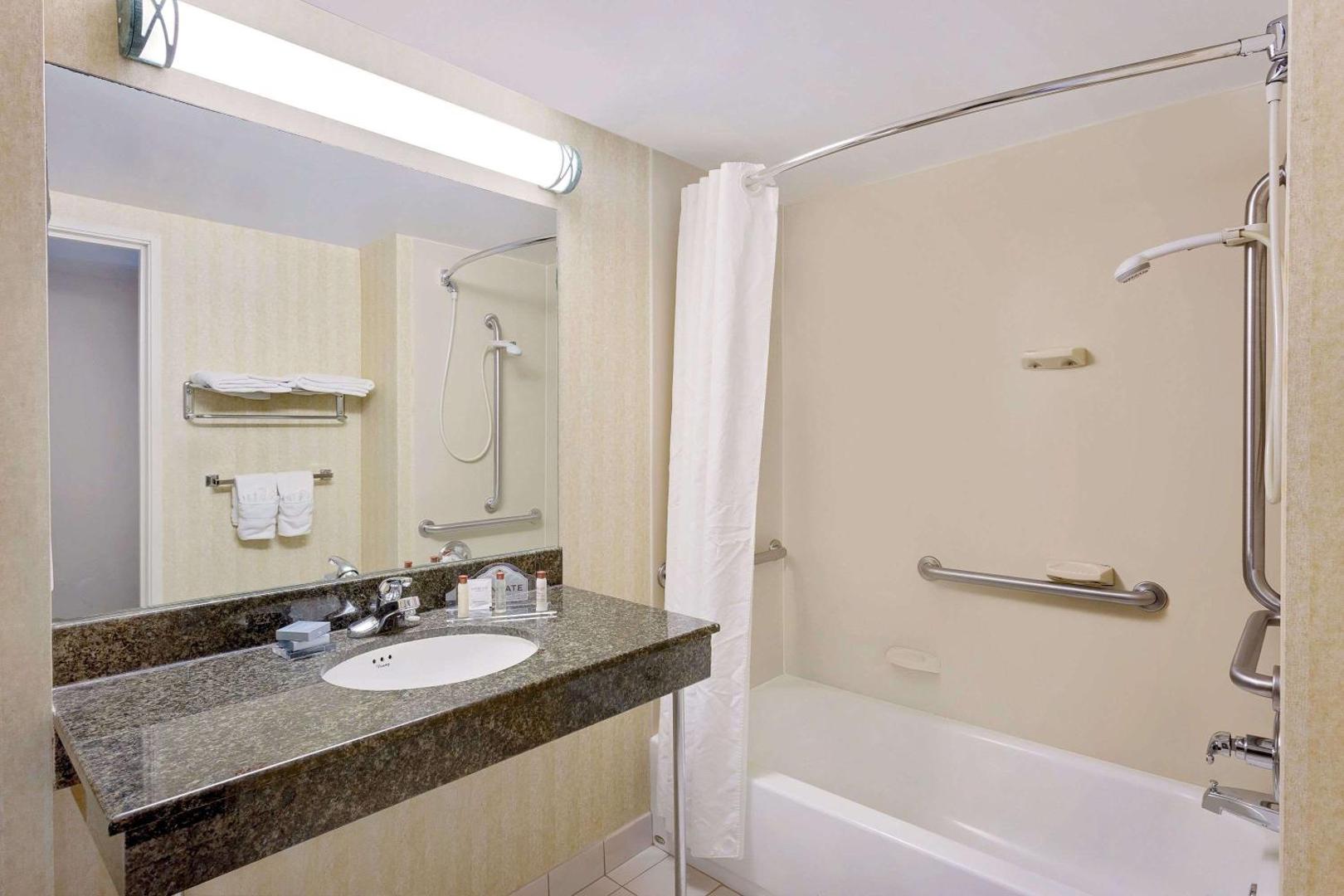 Comfort Inn & Suites Arlington Heights - Schaumburg