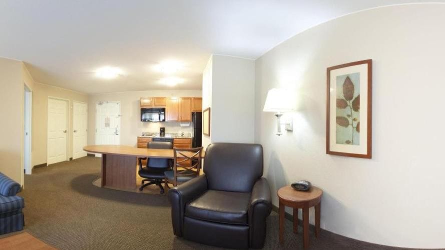 Candlewood Suites Aurora - Naperville