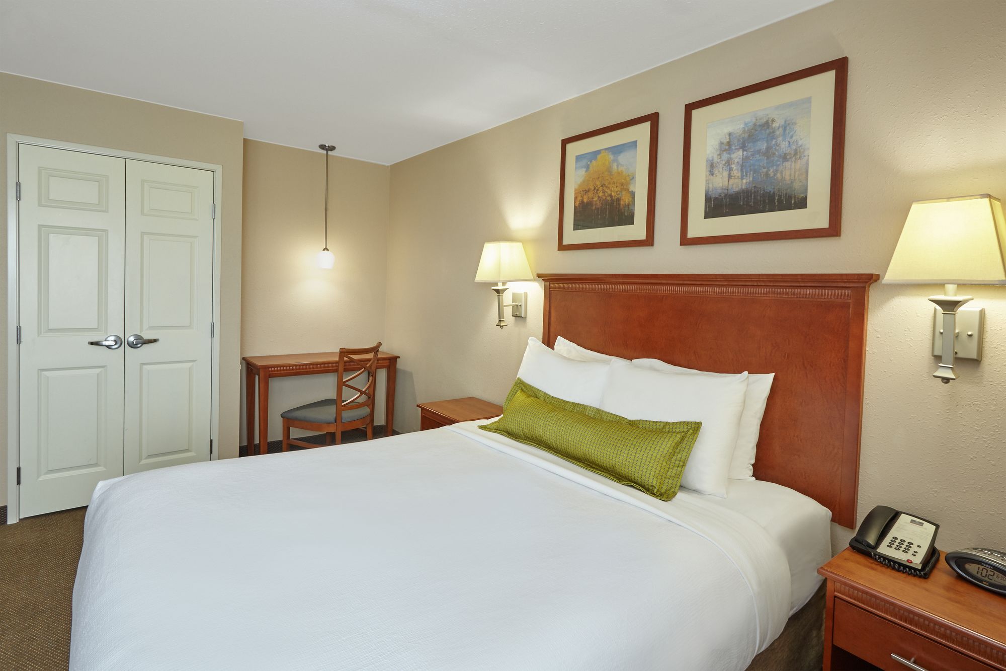 Candlewood Suites Aurora - Naperville