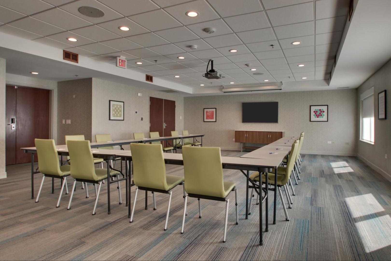 Holiday Inn Express & Suites Aurora - Naperville
