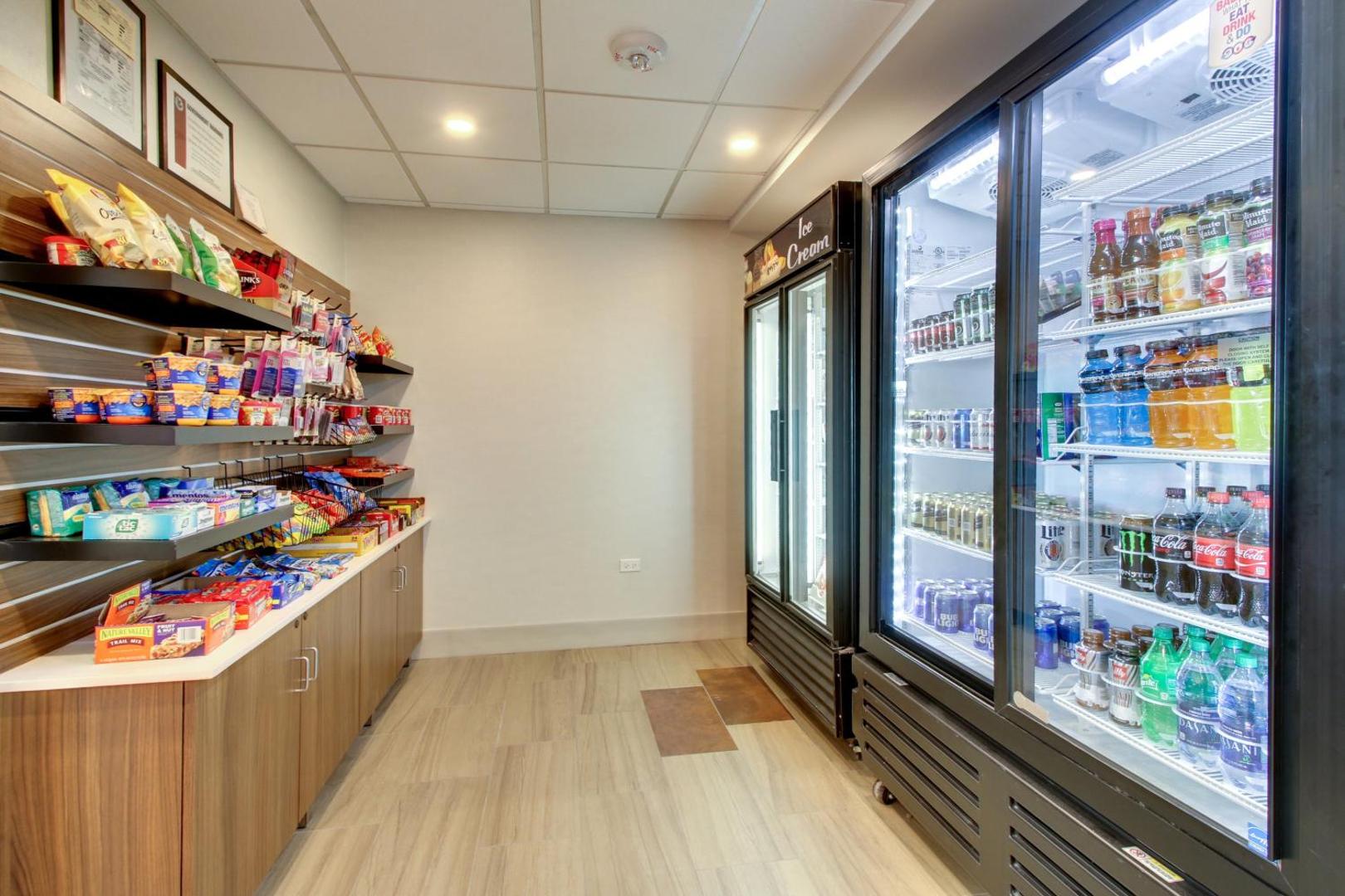 Holiday Inn Express & Suites Aurora - Naperville