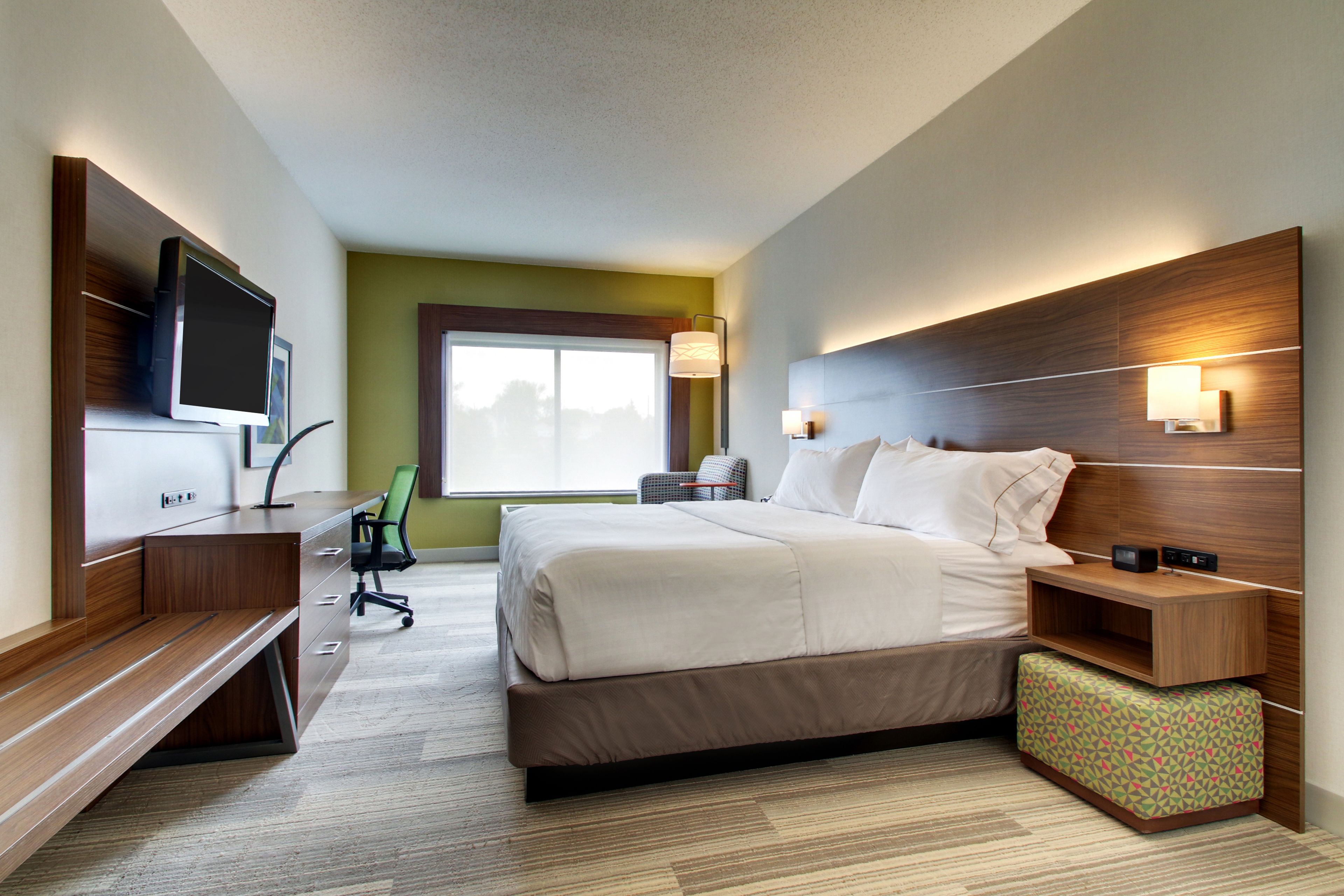 Holiday Inn Express & Suites Aurora - Naperville