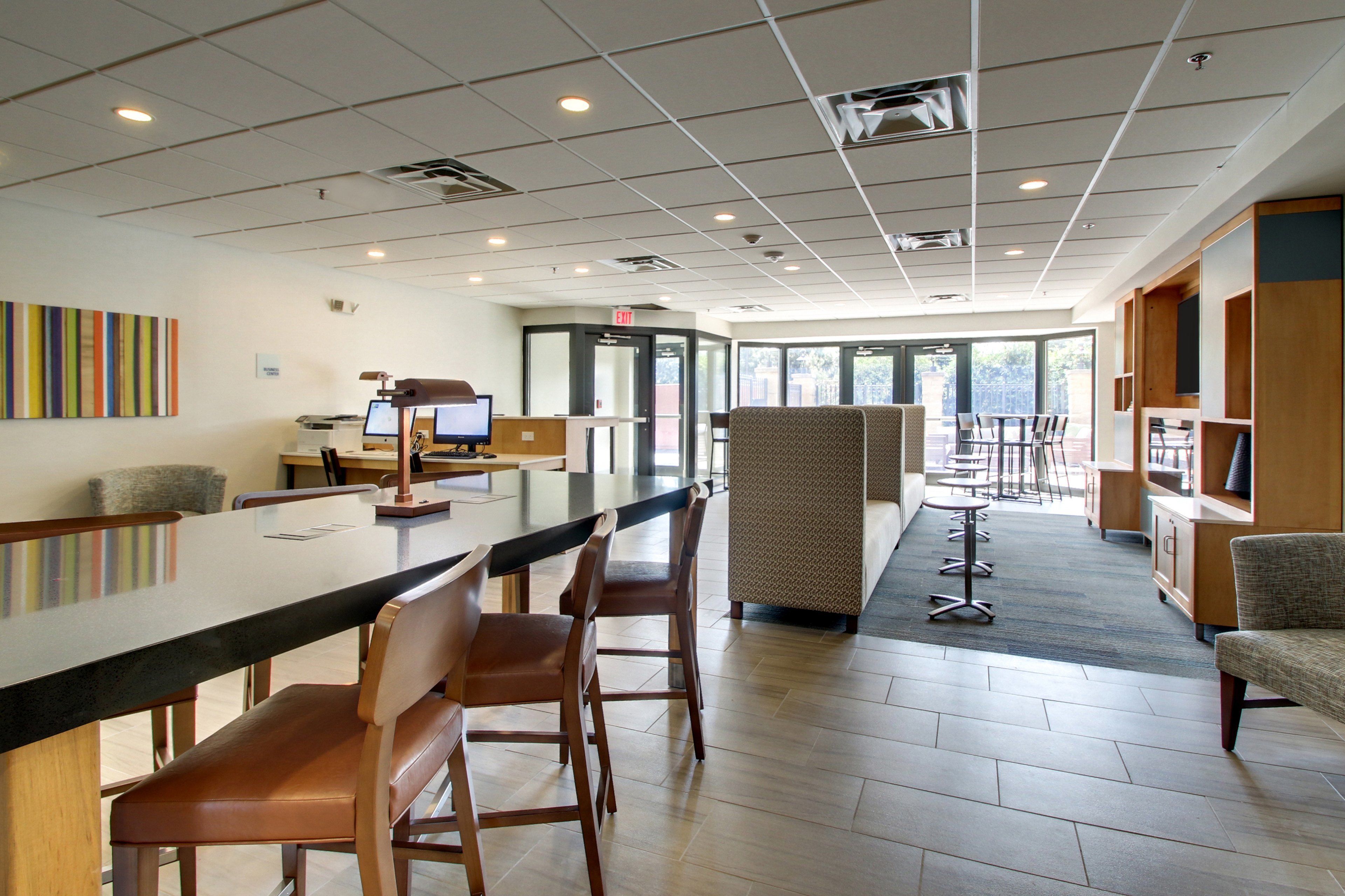 Holiday Inn Express & Suites Aurora - Naperville
