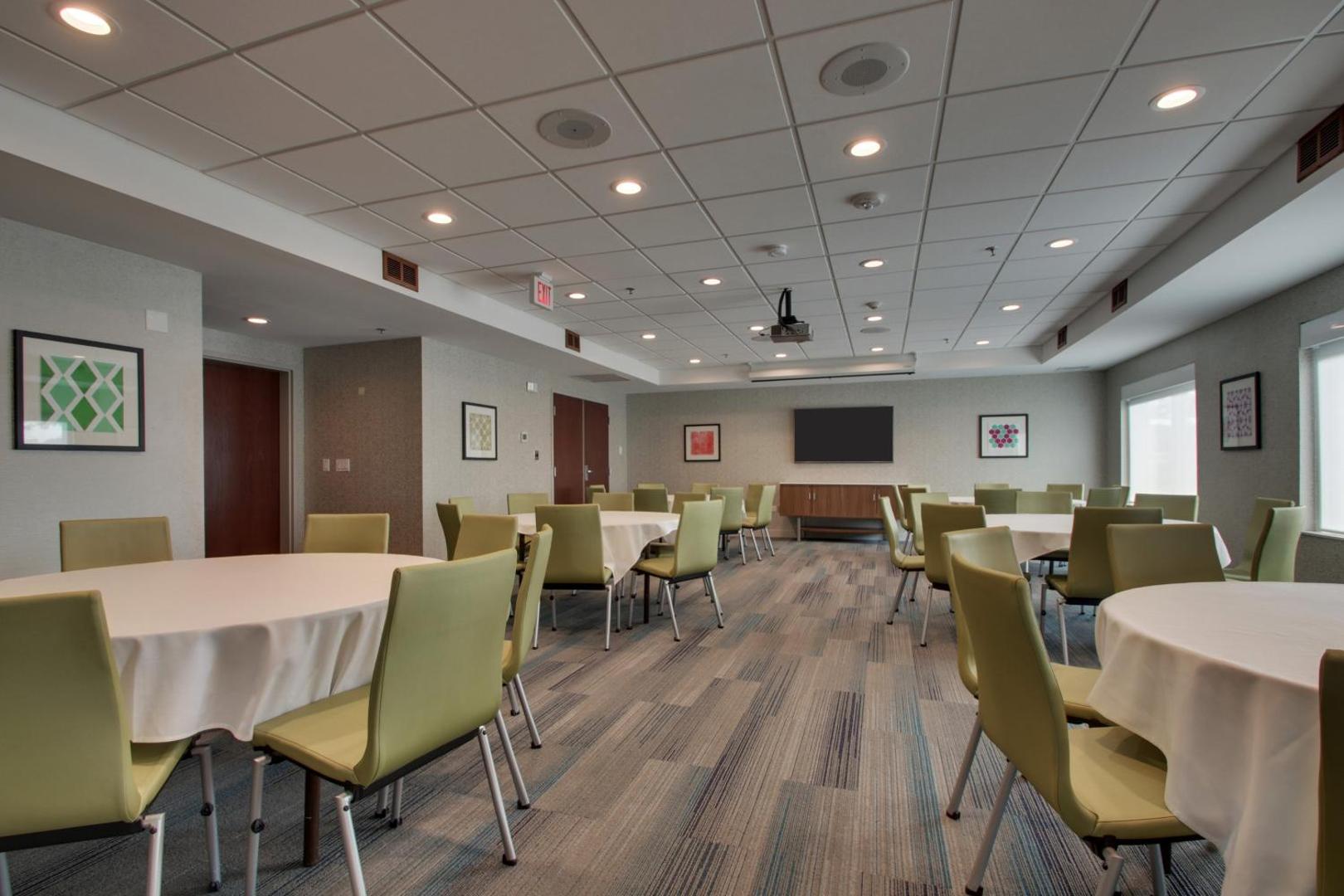 Holiday Inn Express & Suites Aurora - Naperville