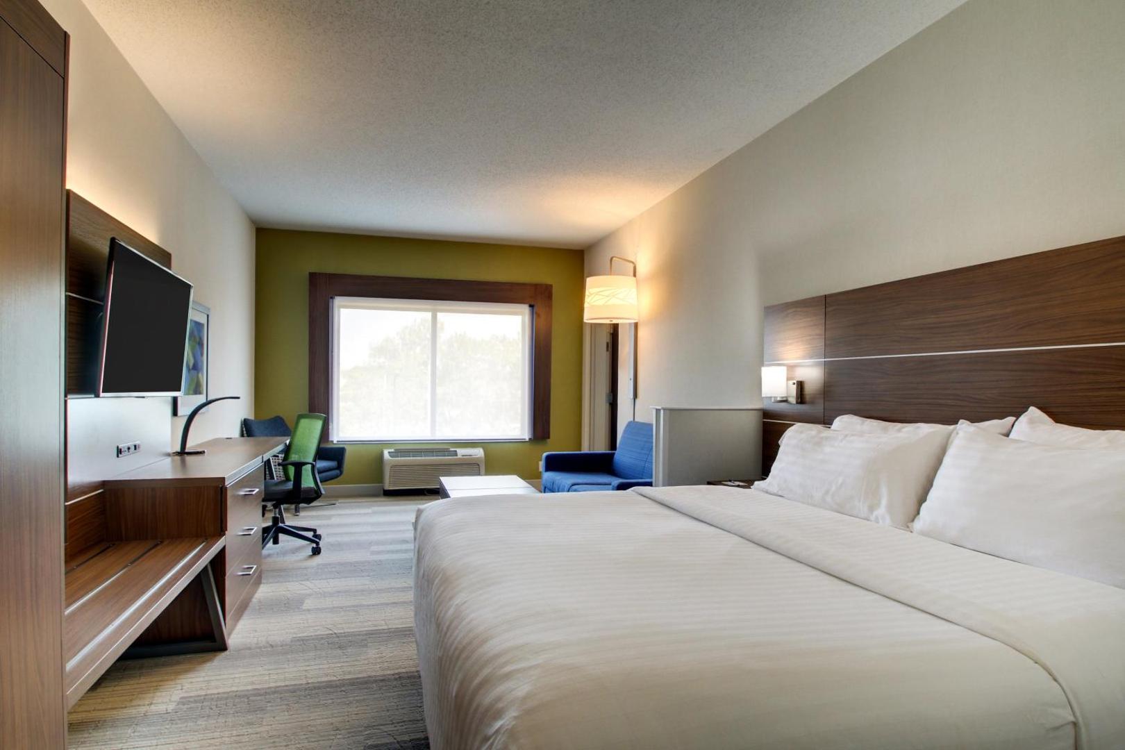 Holiday Inn Express & Suites Aurora - Naperville
