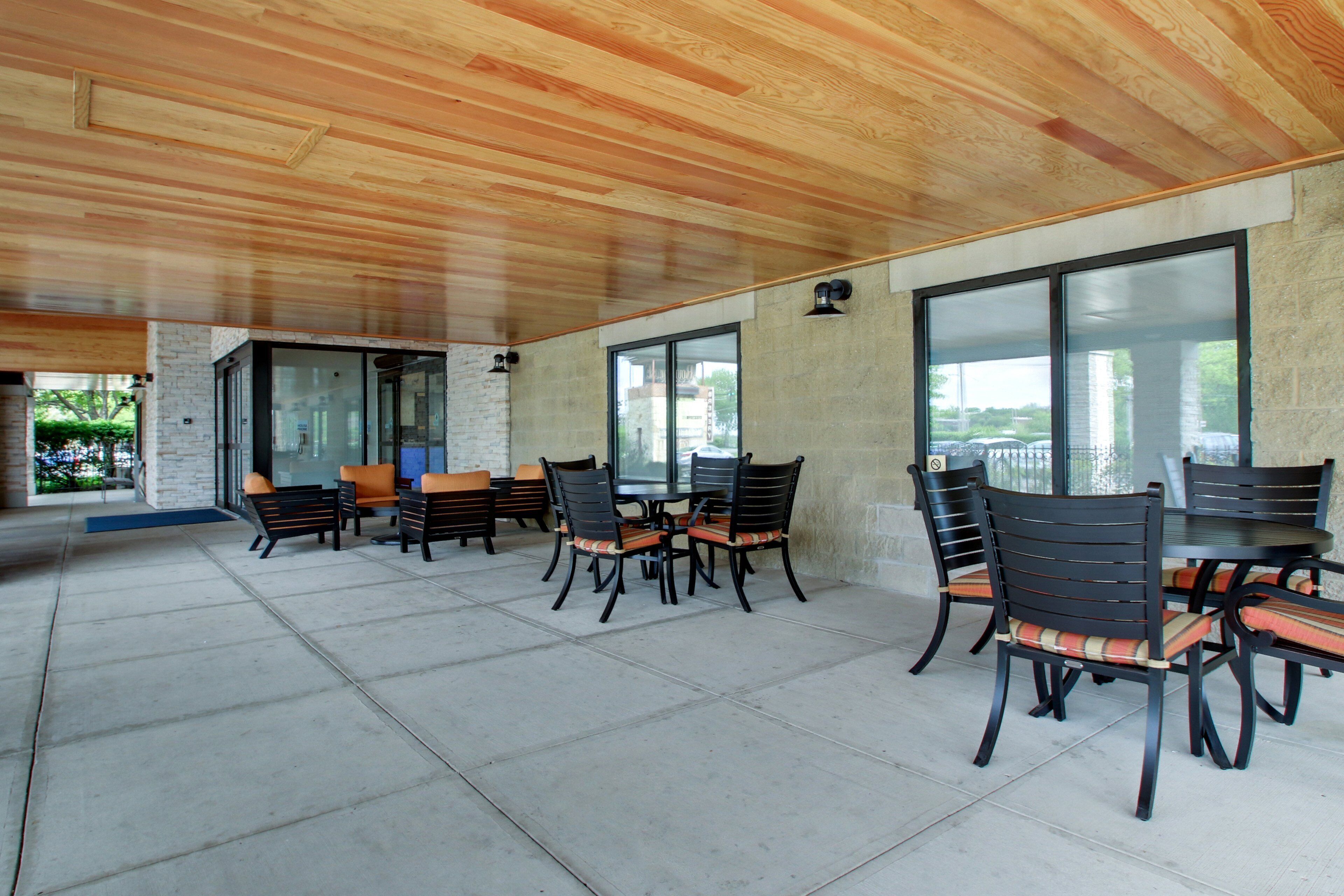 Holiday Inn Express & Suites Aurora - Naperville