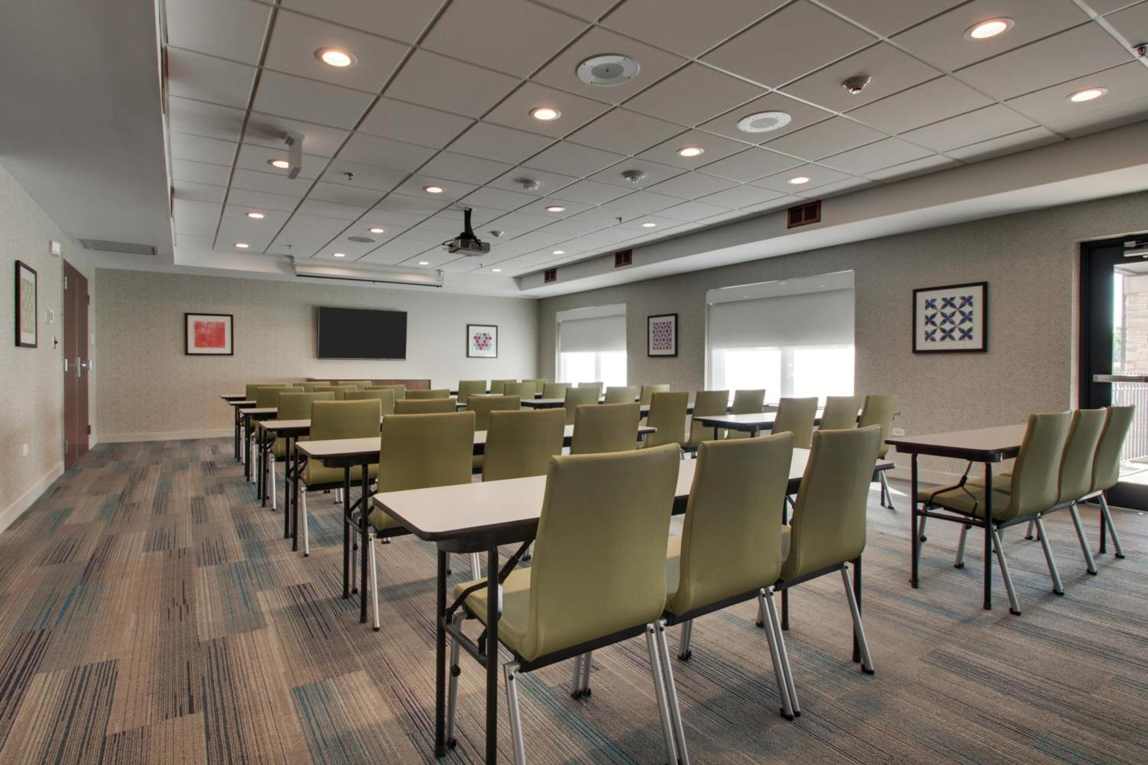Holiday Inn Express & Suites Aurora - Naperville