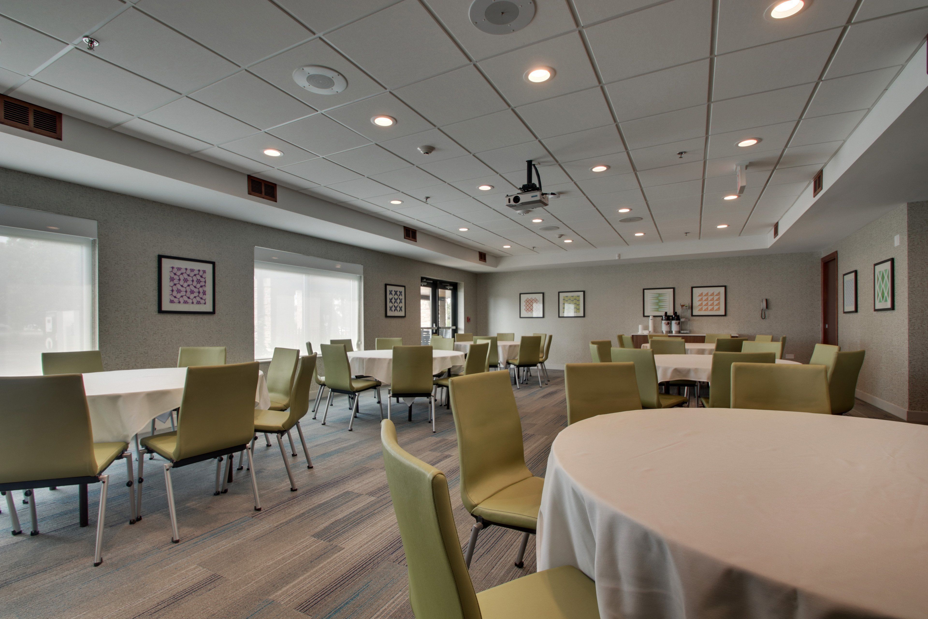 Holiday Inn Express & Suites Aurora - Naperville