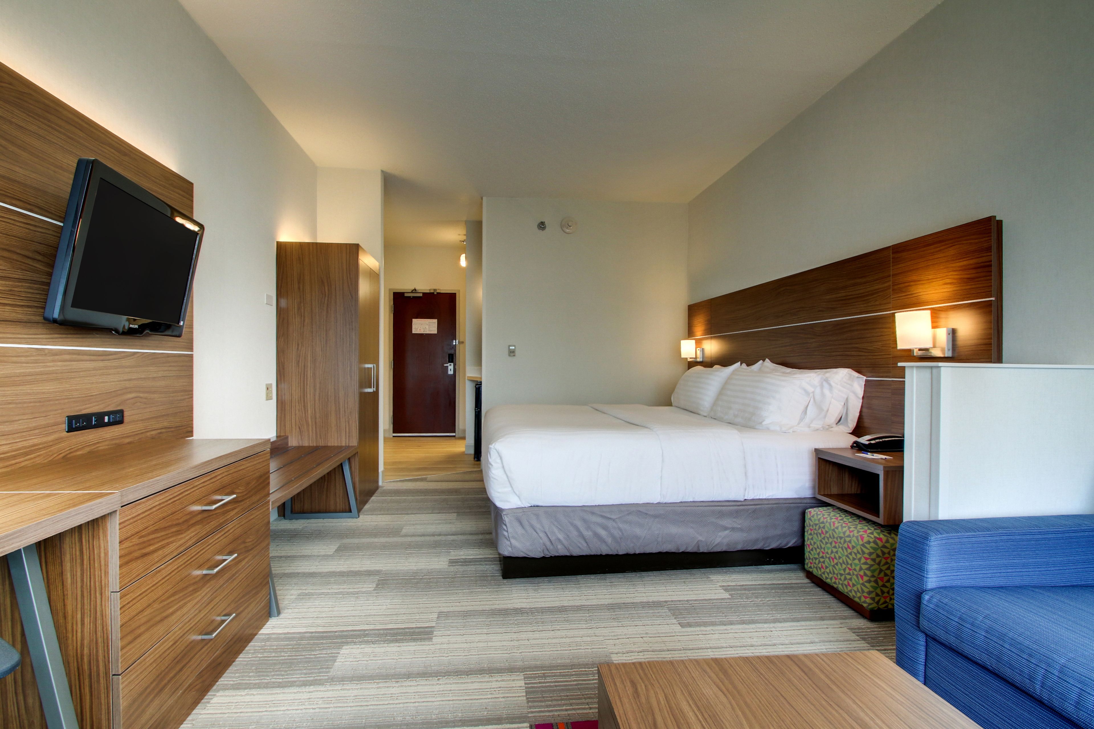 Holiday Inn Express & Suites Aurora - Naperville
