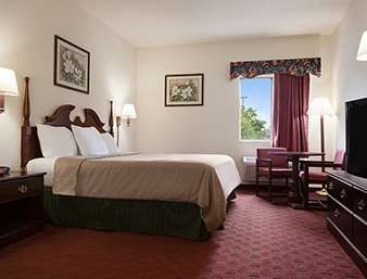 Super 8 by Wyndham Aurora/Naperville Area