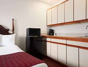 Super 8 by Wyndham Aurora/Naperville Area