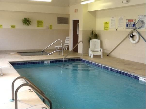 Super 8 by Wyndham Aurora/Naperville Area