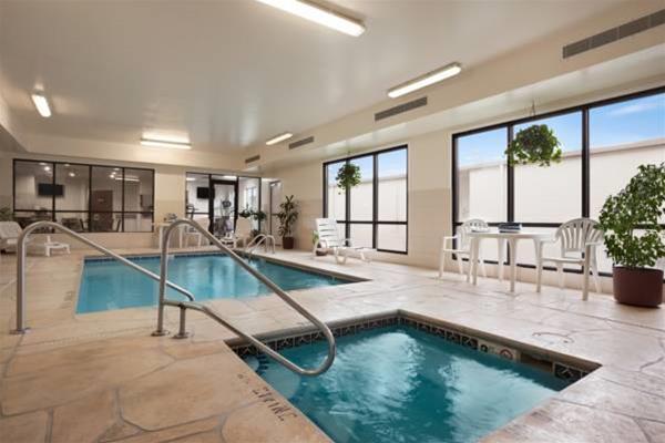 Super 8 by Wyndham Aurora/Naperville Area