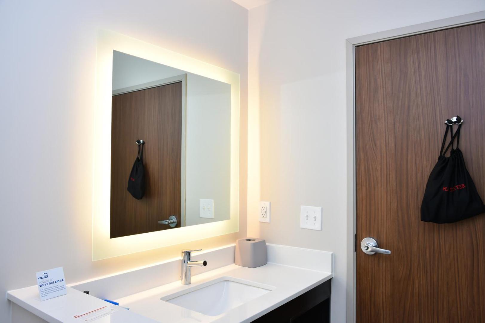 Holiday Inn Express & Suites Bensenville O'Hare