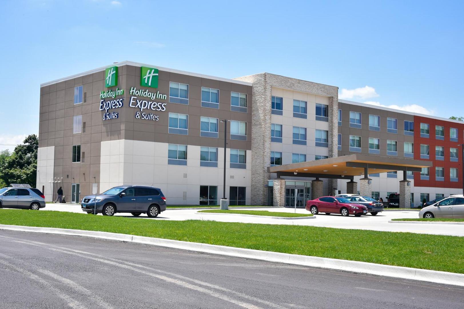 Holiday Inn Express & Suites Bensenville O'Hare