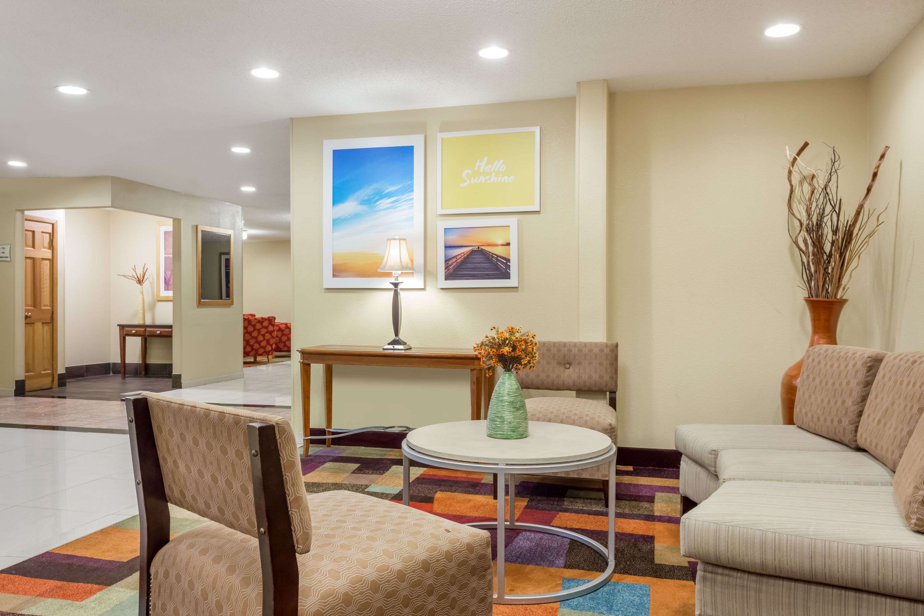 Days Inn & Suites by Wyndham Bloomington/Normal IL