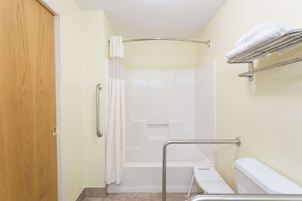 Days Inn & Suites by Wyndham Bloomington/Normal IL