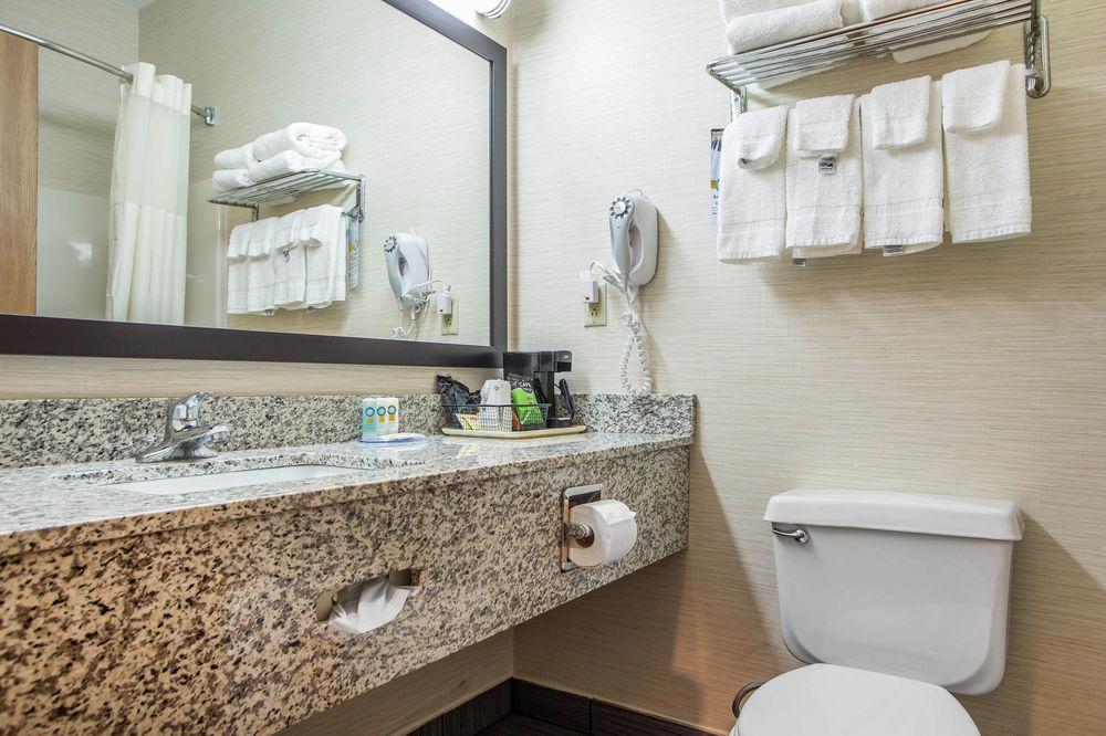 Days Inn & Suites by Wyndham Bloomington/Normal IL