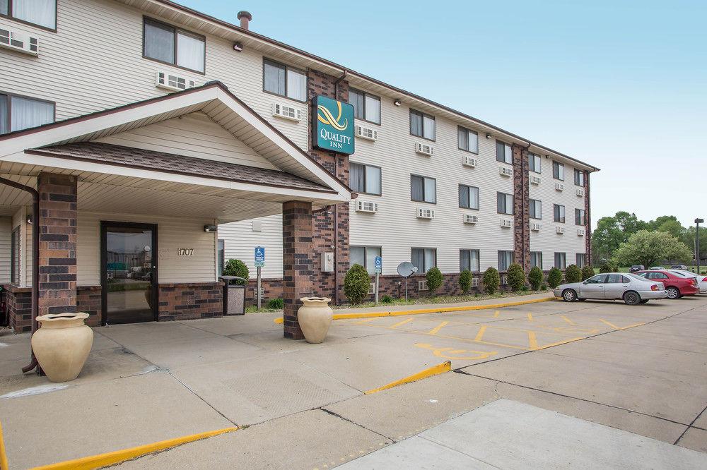 Days Inn & Suites by Wyndham Bloomington/Normal IL