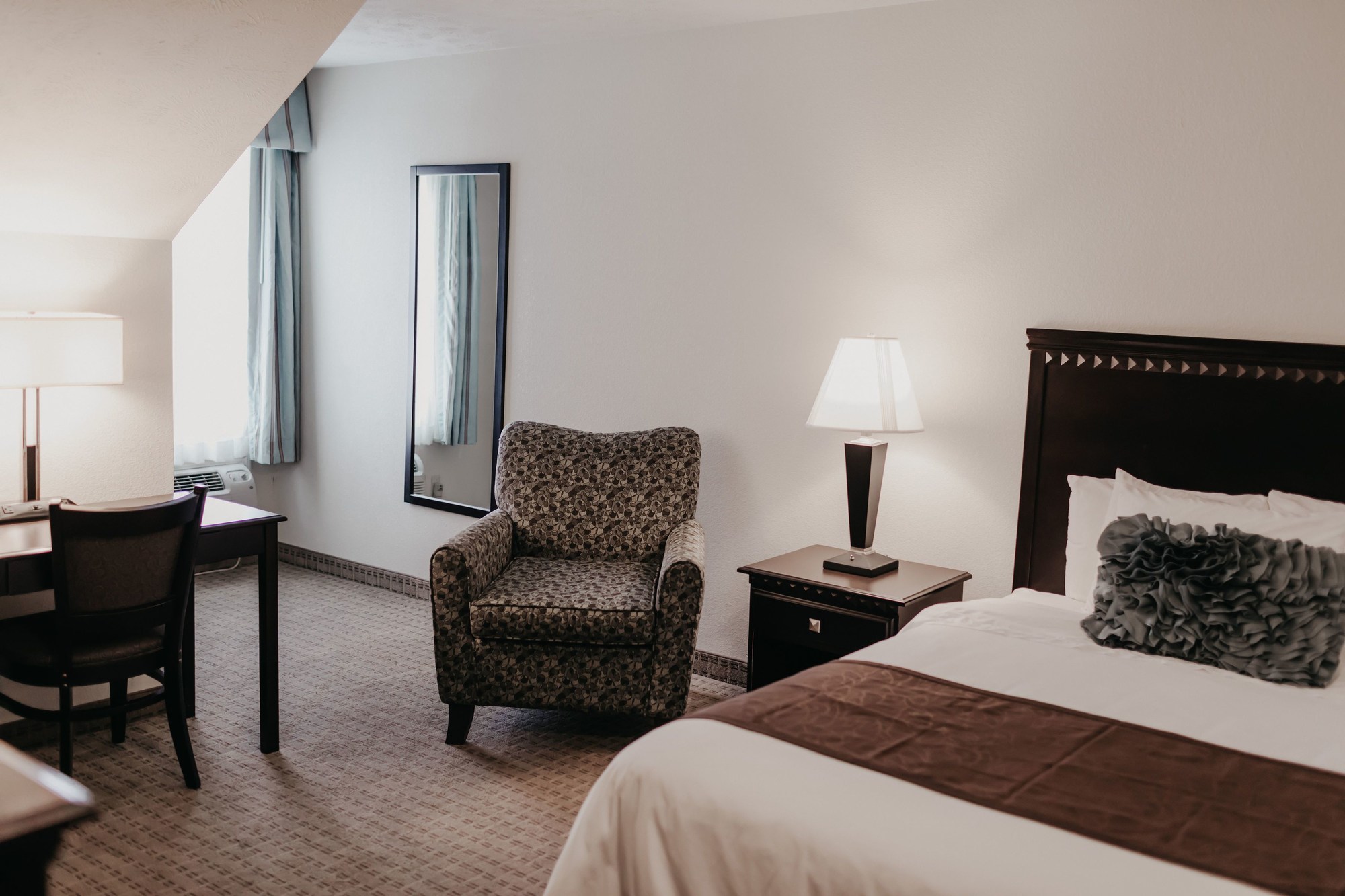 Eastland Suites Hotel & Conference Center