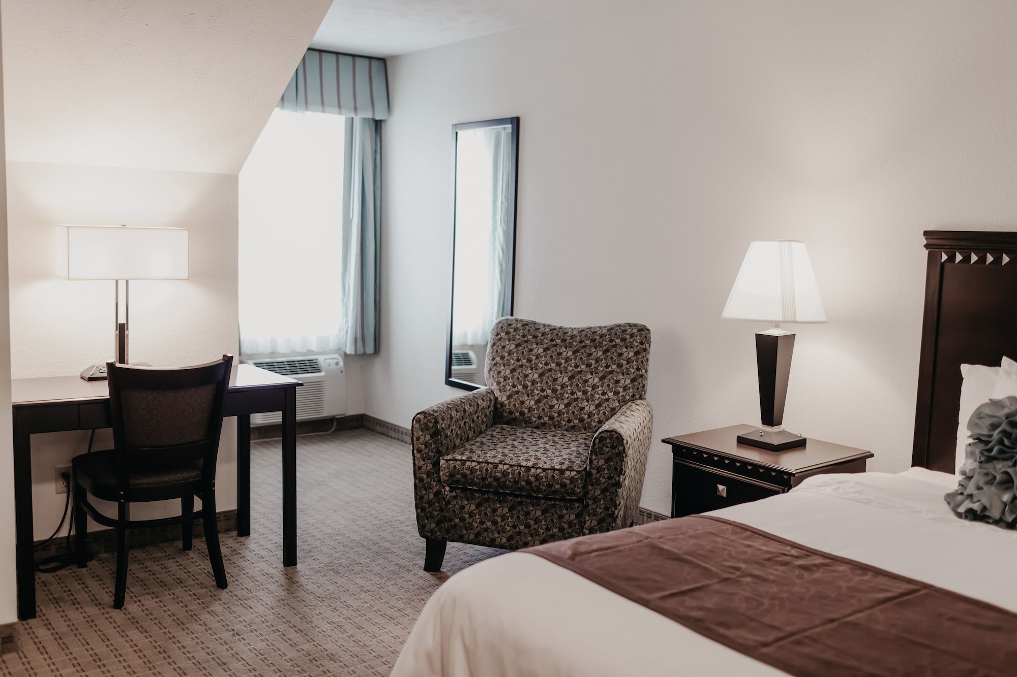 Eastland Suites Hotel & Conference Center