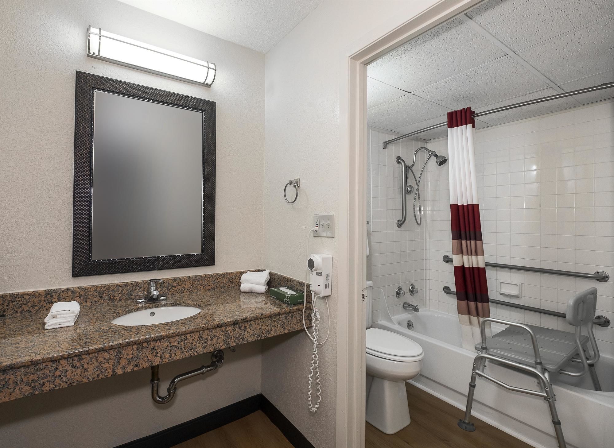 Red Roof Inn Bloomington