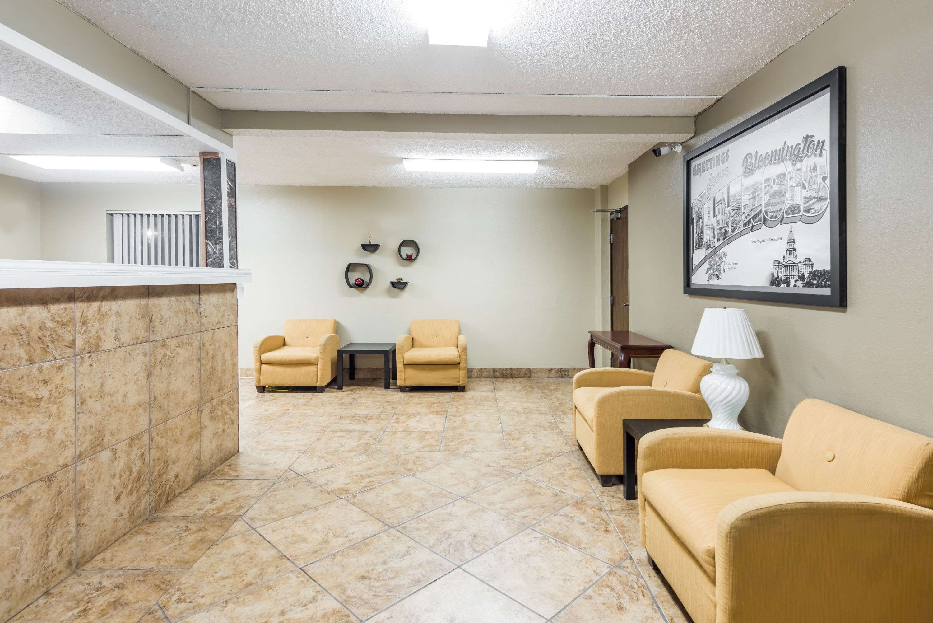 Super 8 by Wyndham Bloomington