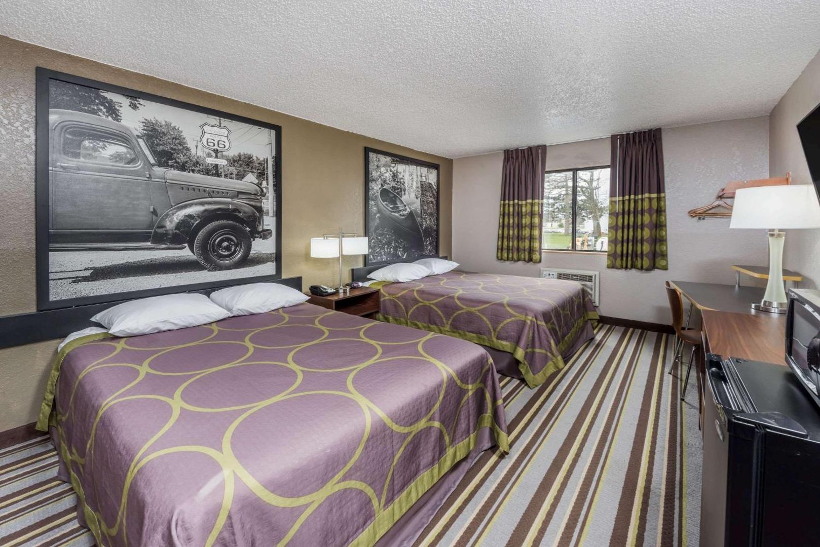 Super 8 by Wyndham Bloomington