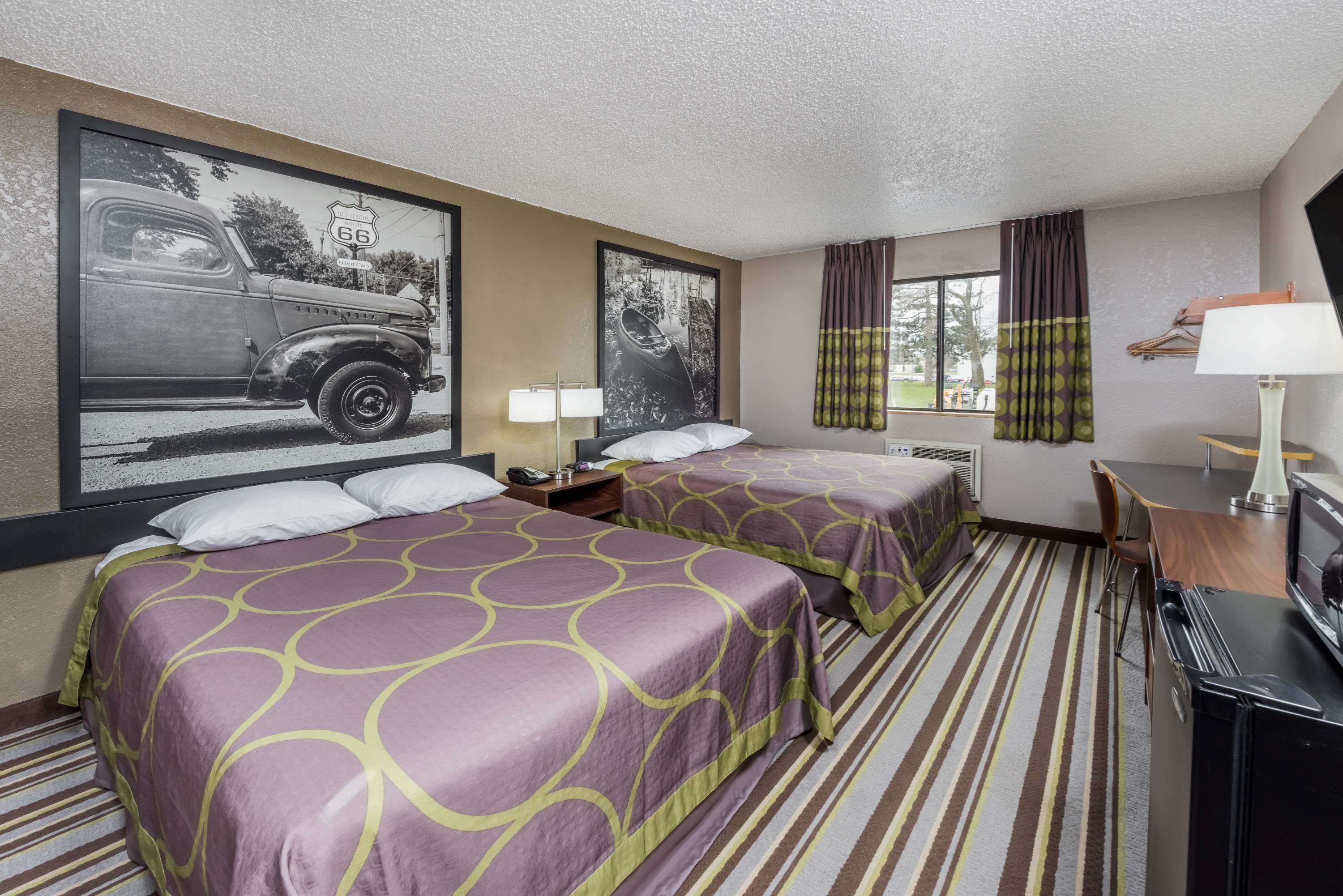 Super 8 by Wyndham Bloomington