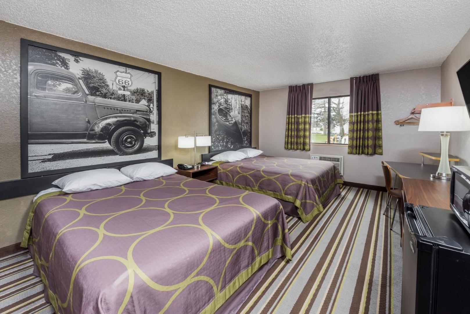 Super 8 by Wyndham Bloomington