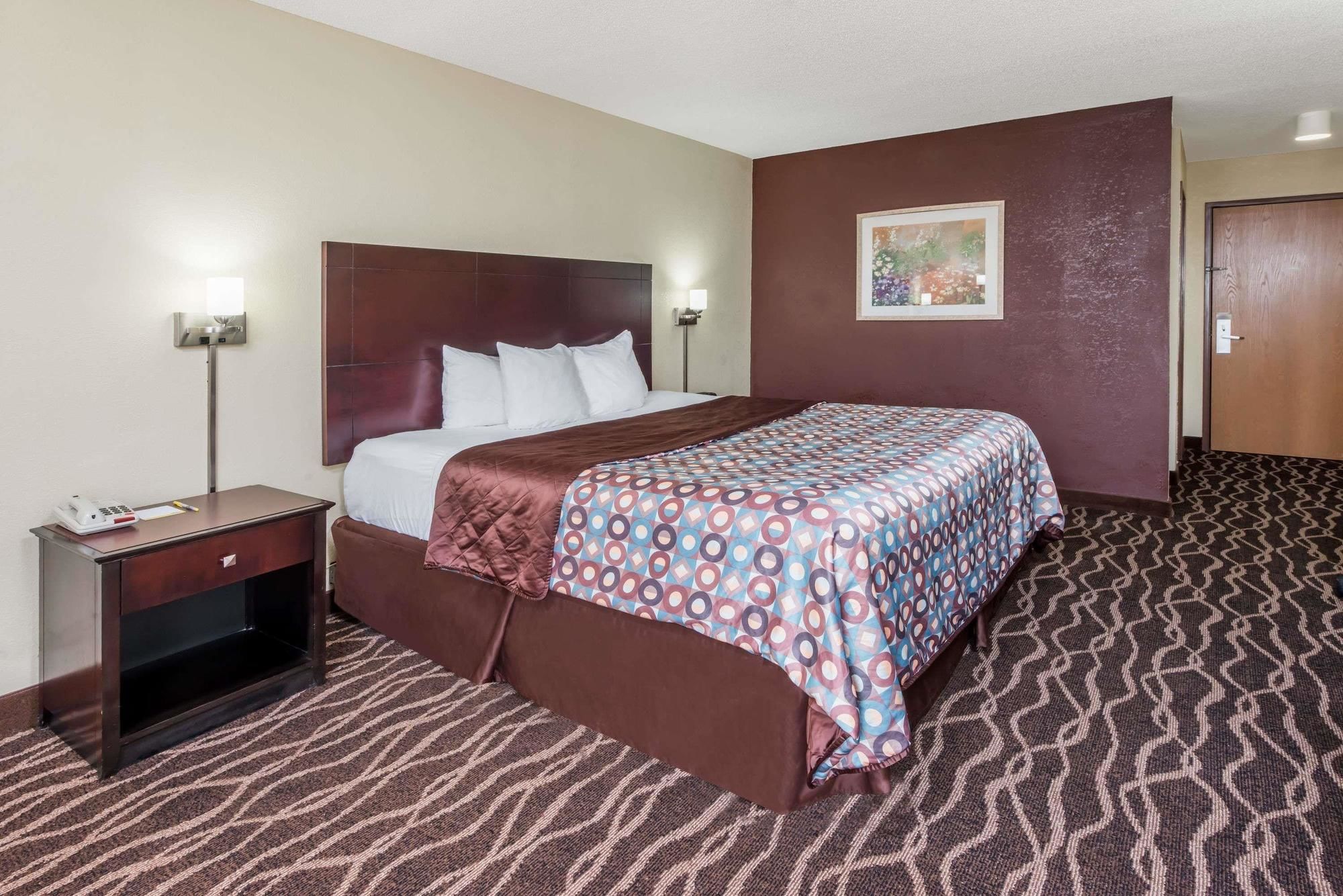 Days Inn & Suites by Wyndham Casey