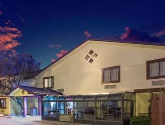 Super 8 by Wyndham Champaign