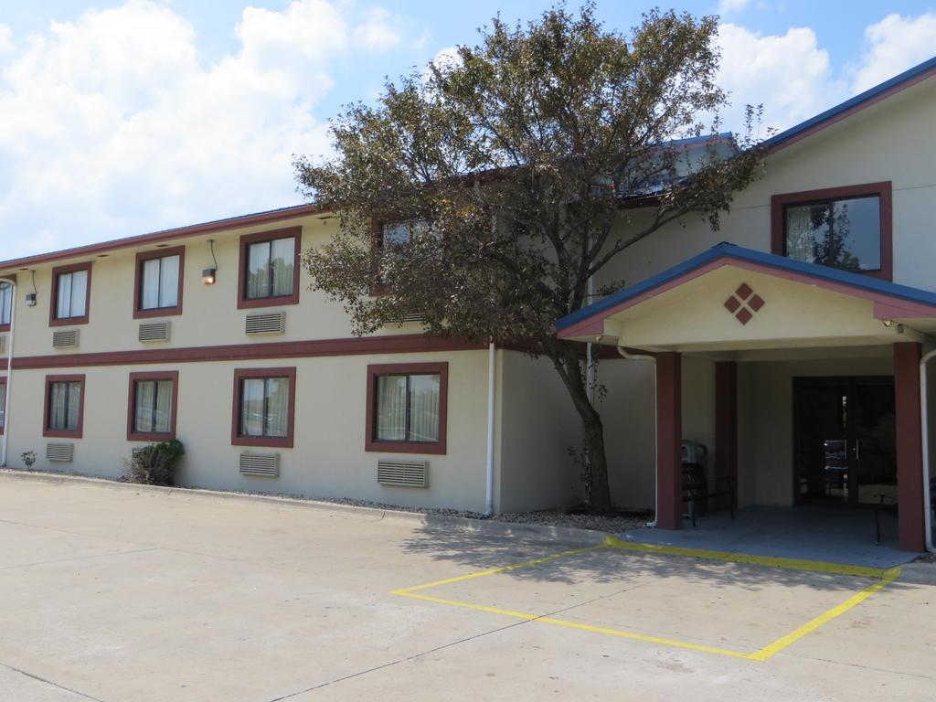 Super 8 by Wyndham Champaign