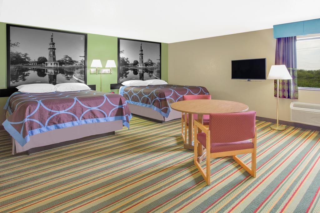 Super 8 by Wyndham Champaign