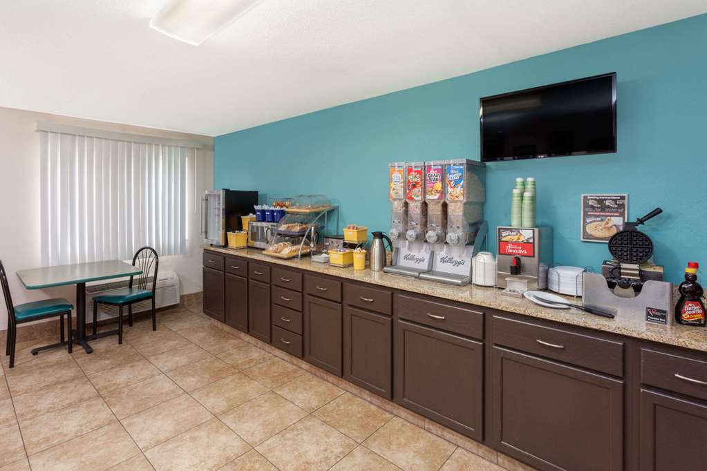 Days Inn by Wyndham Charleston