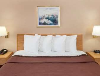 Days Inn by Wyndham Charleston