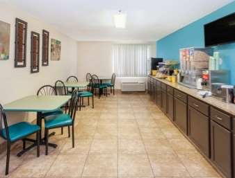 Days Inn by Wyndham Charleston