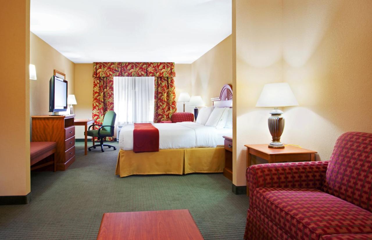 Holiday Inn Express Hotel & Suites Lake Zurich-Barrington