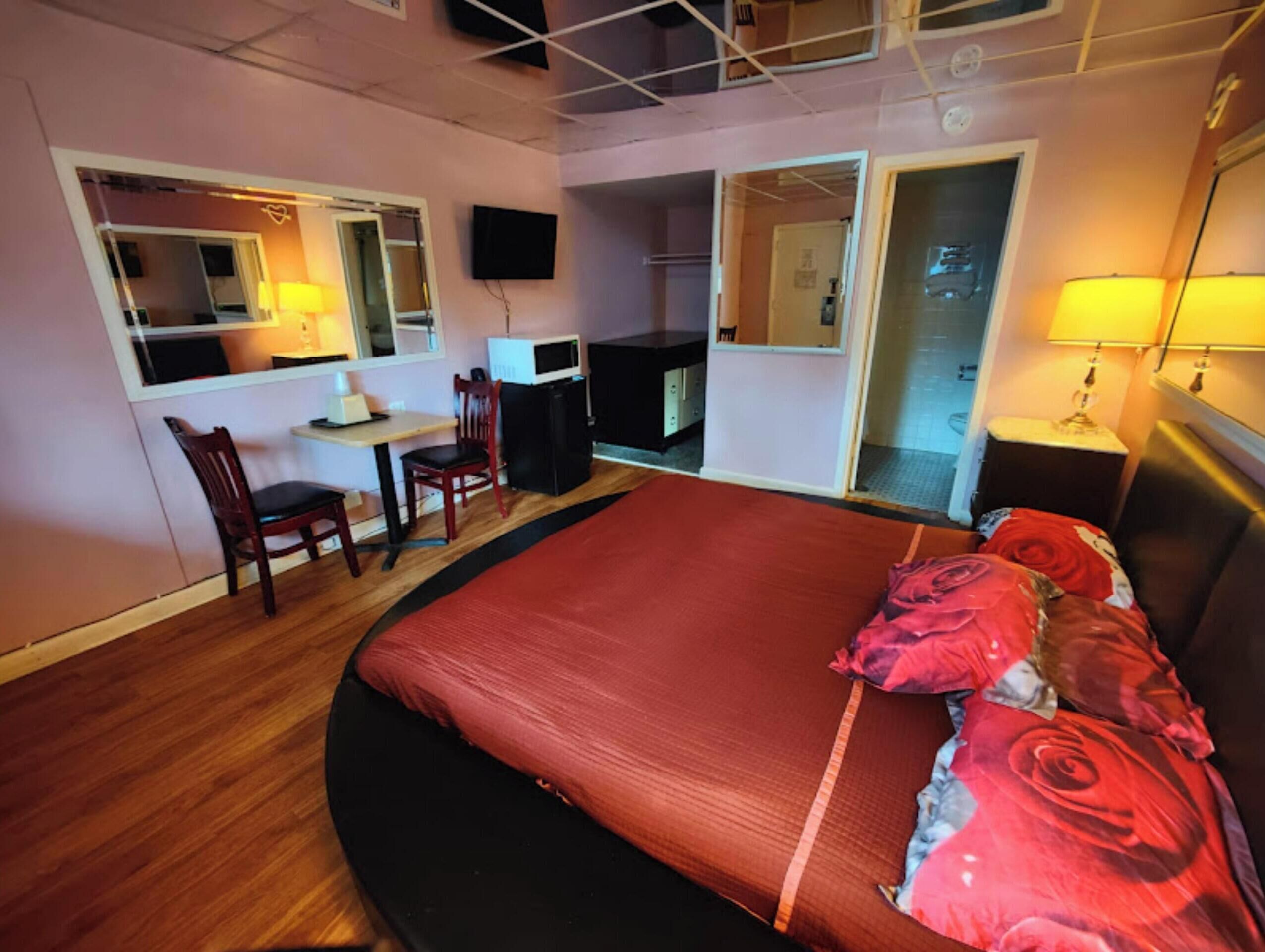 OYO Hotel Edgebrook Chicago North Shore