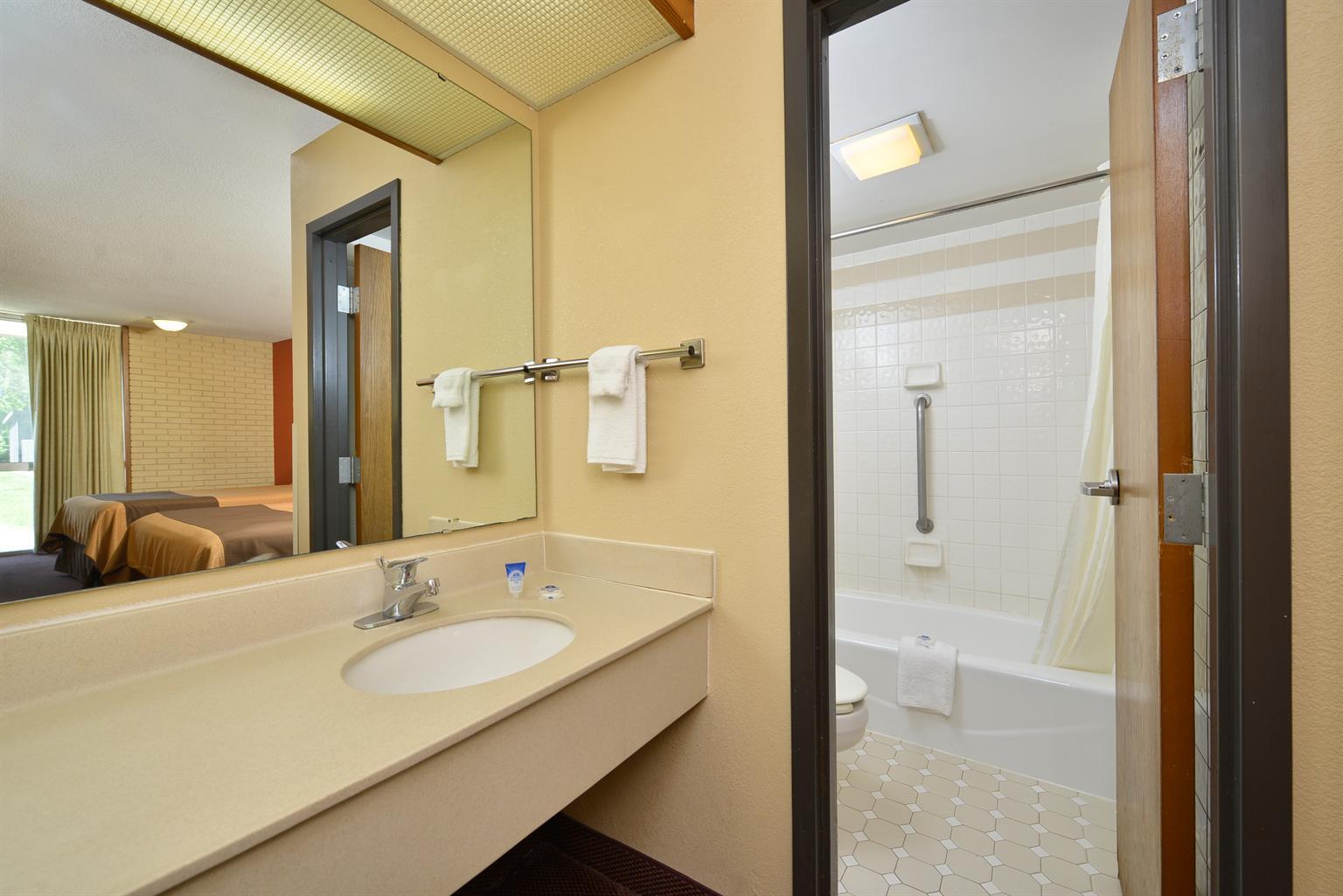 Americas Best Value Inn - Collinsville / St. Louis