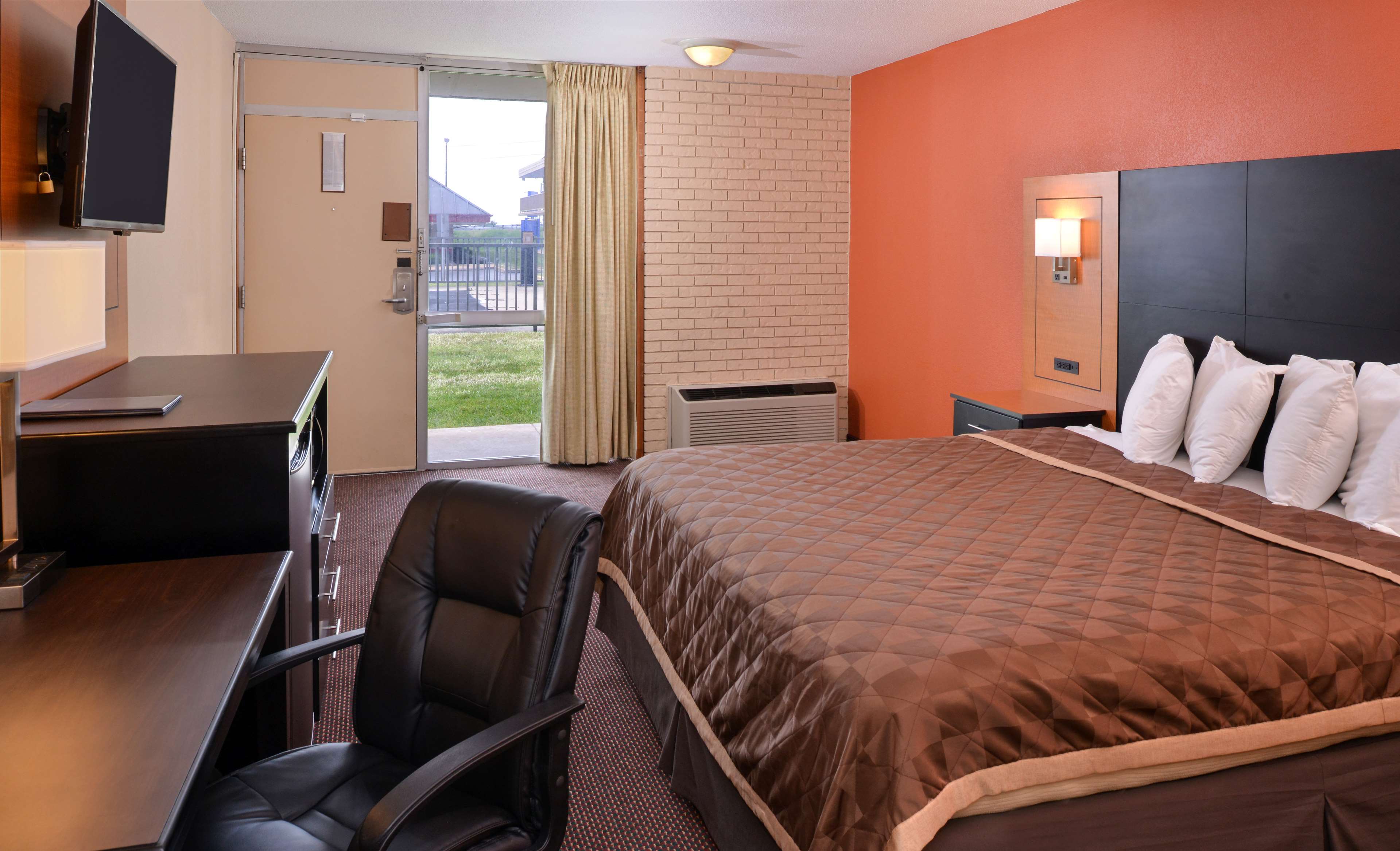 Americas Best Value Inn - Collinsville / St. Louis